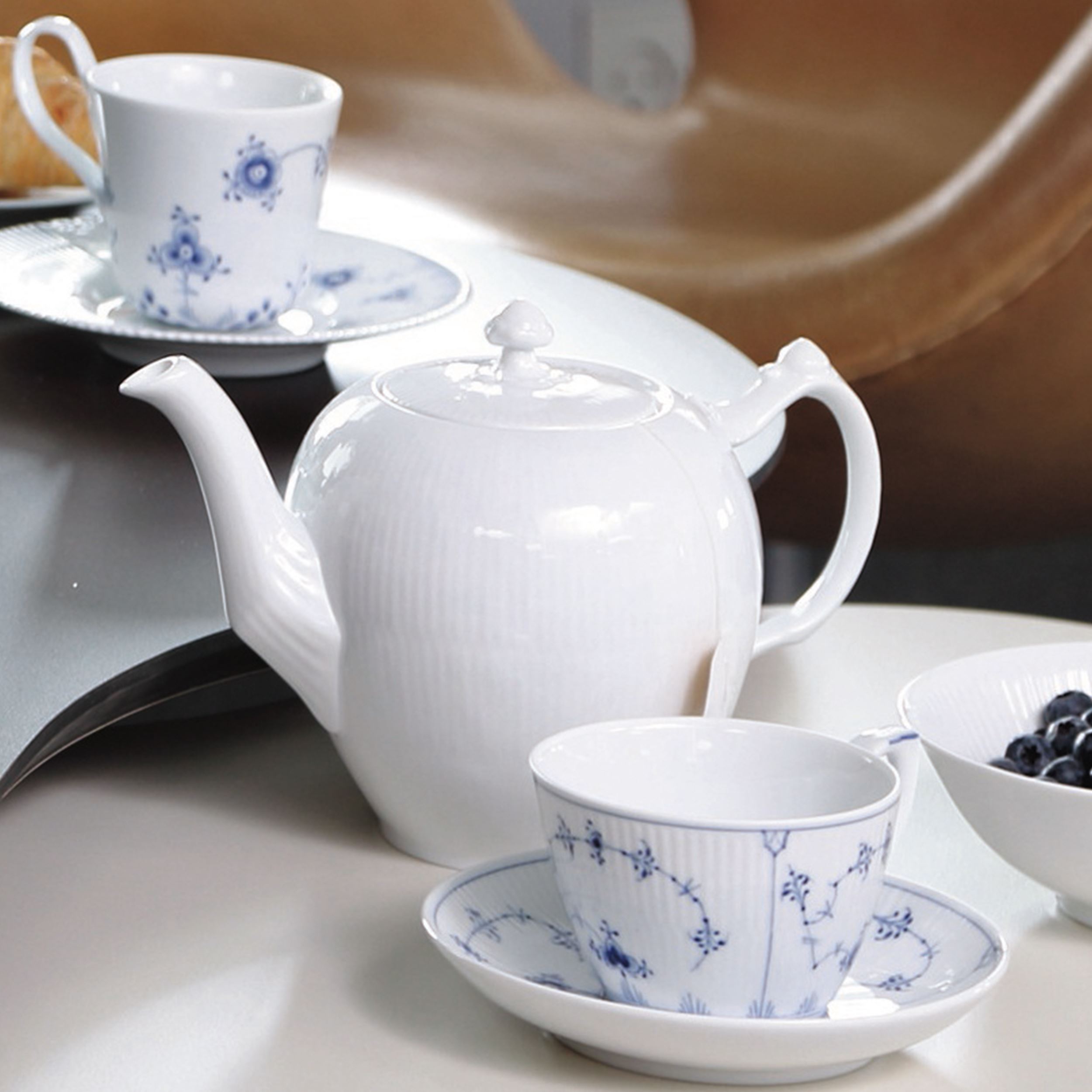 Royal Copenhagen Blue fluted plain Teapot Tableware 134 white