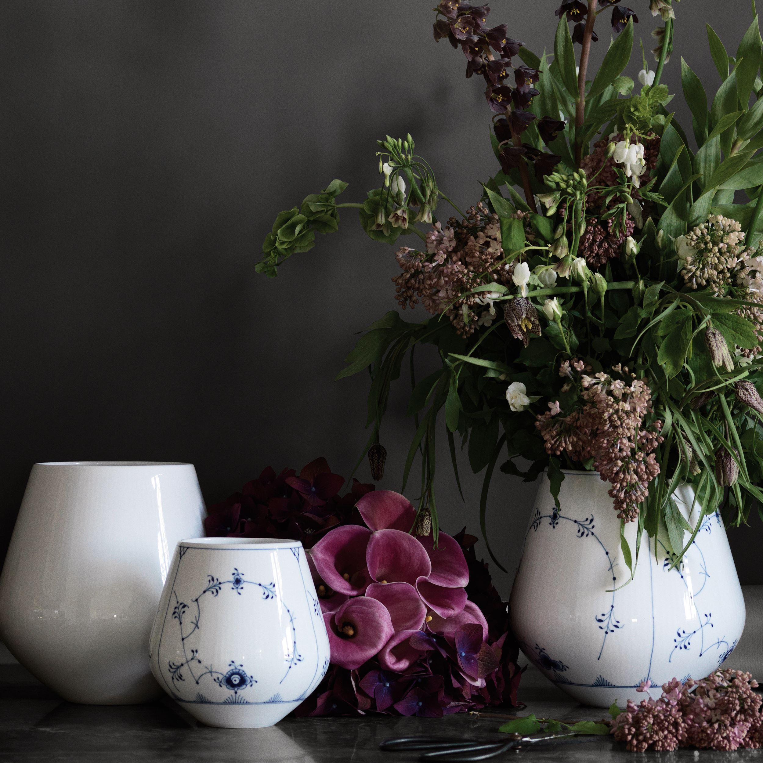 miljø måske Blive skør Blue Fluted Plain Vase, small 12 cm | Royal Copenhagen