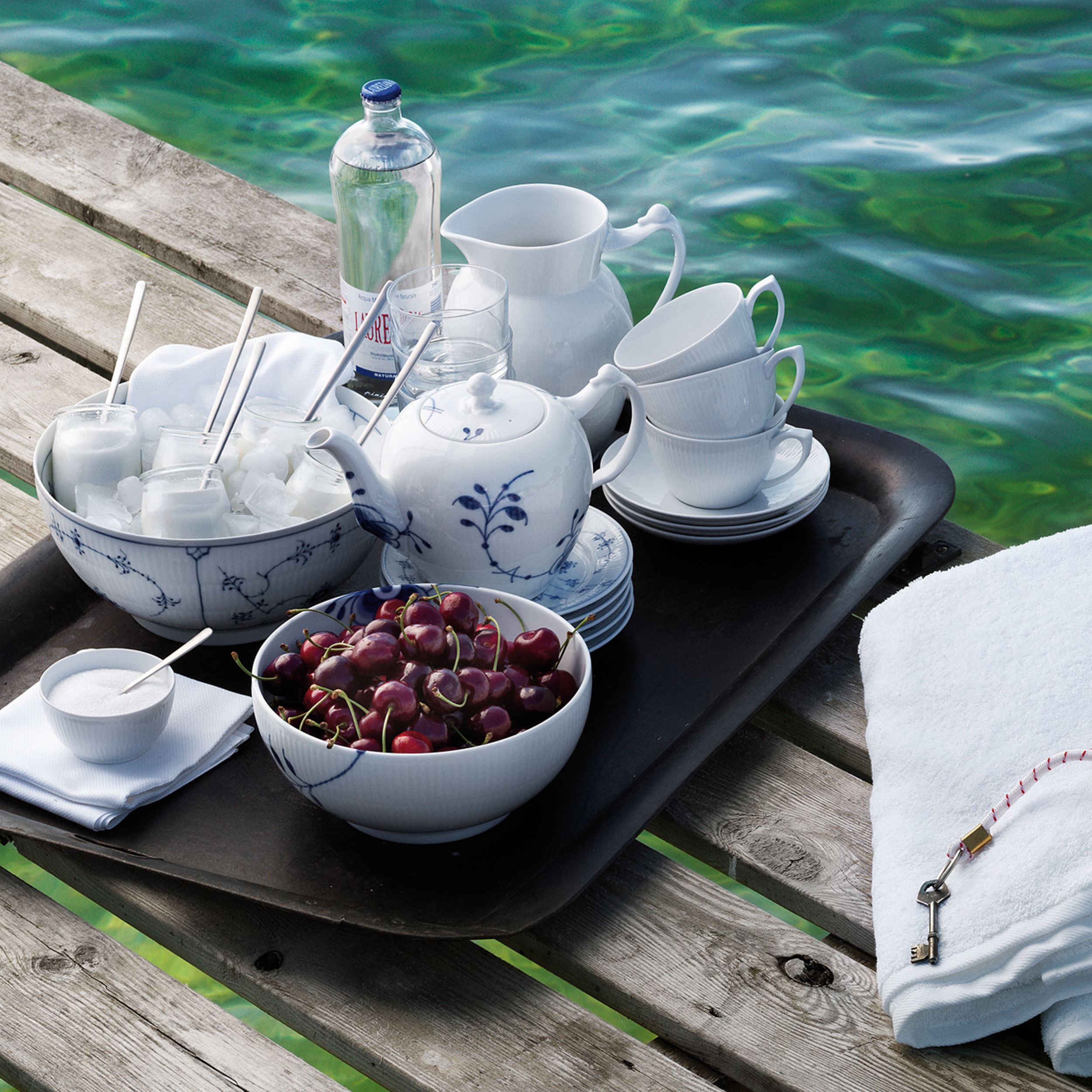 Royal Copenhagen Hvid Rifle Kande 38 Clipart