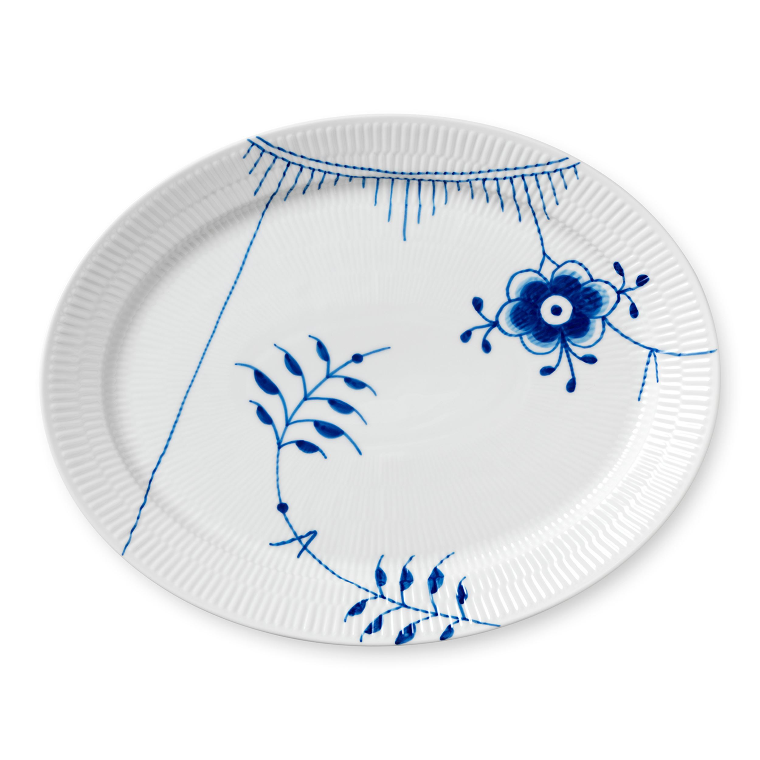   Blue Fluted Mega 楕円皿 Blue Fluted Mega Dish, 35 cm | Royal Copenhagen
