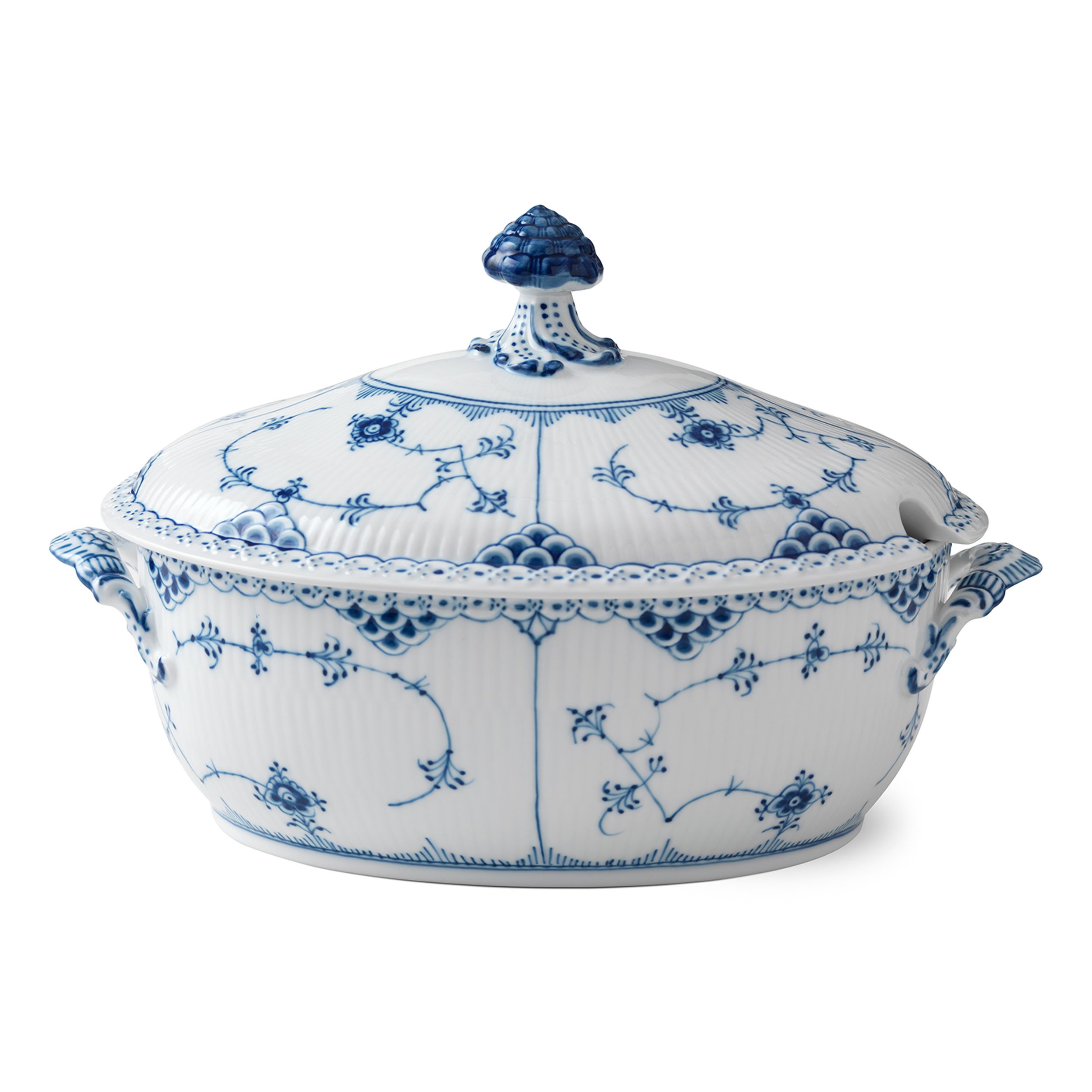 Blue Fluted Half Lace Tureen with Lid, 200 cl | Royal Copenhagen
