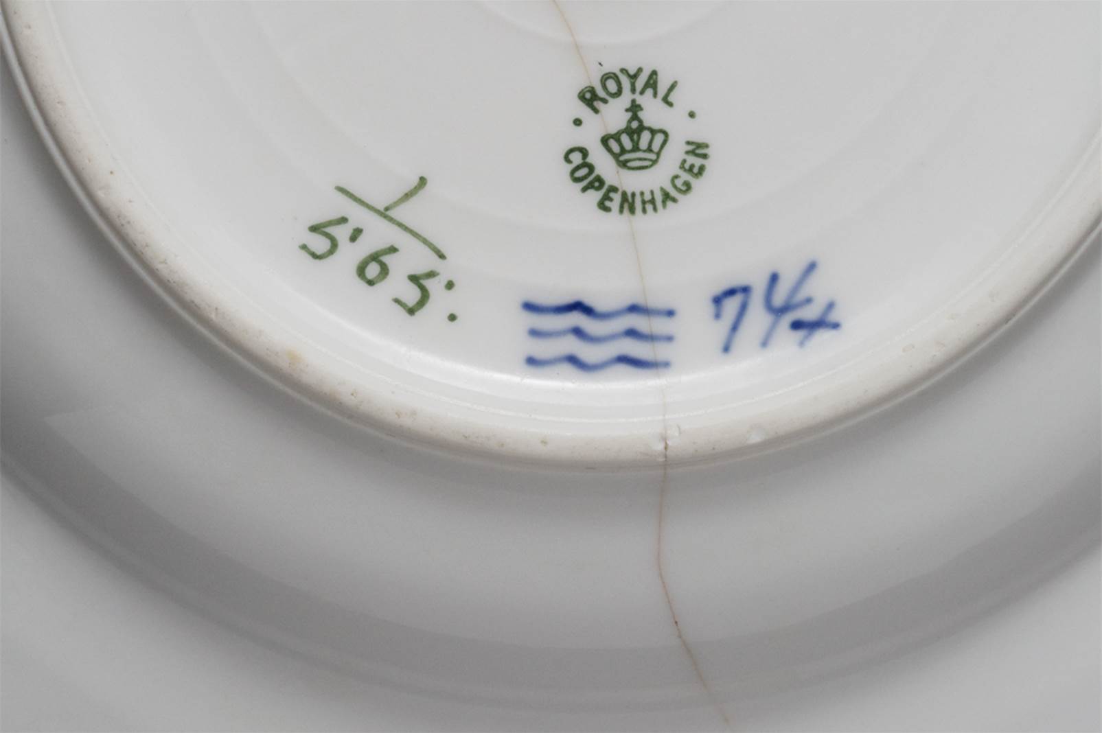 A broken plate symbolizing Royal Copenhagens Breakage Warranty